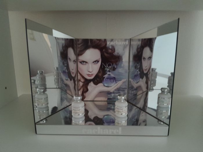Parfum Cacharel avec Présentoir - photo numéro 9