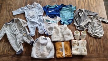 Lot vêtements et accessoires 3 mois