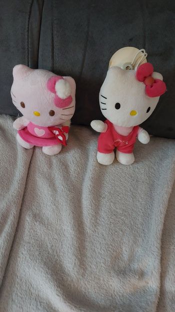 Lot de peluches hello.kittty