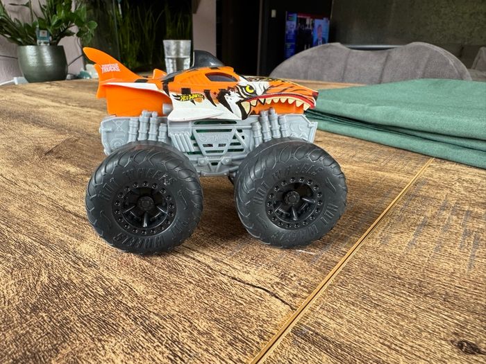Monster Truck Tiger Shark