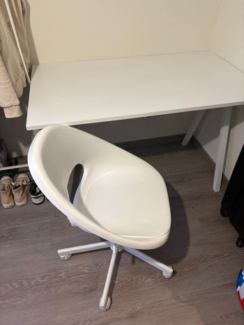 Bureau blanc + chaise IKEA 