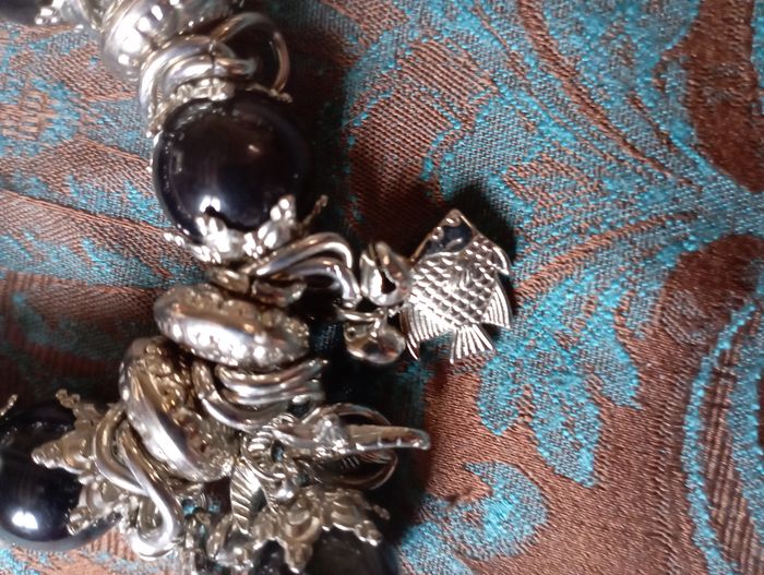 bracelet avec des breloques - photo numéro 3