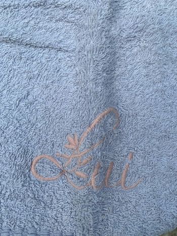 Jolie serviette brodée pour lui