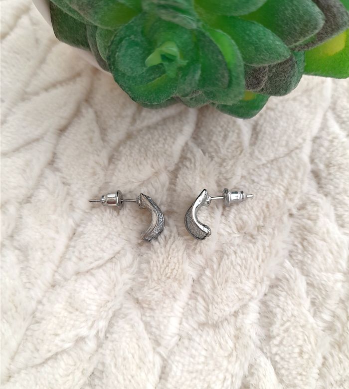 Boucles d'oreilles fantaisies scintillantes - photo numéro 3