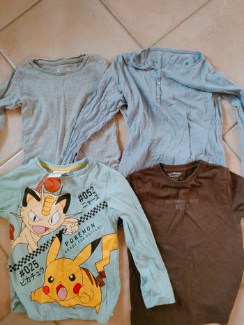 Lot de 4 tee shirt taille 6 ans dont un pokémon
