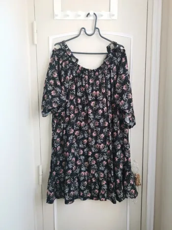 Robe épaules dénudées effet loose taille 50