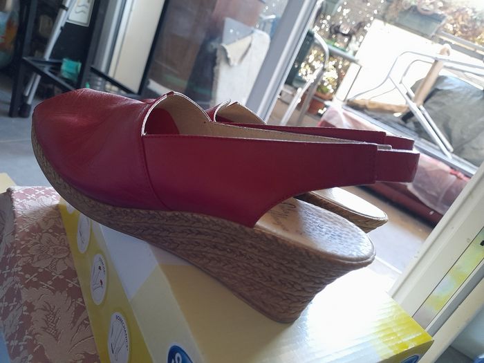 CHAUSSURES FEMME " LOLA ALMAGRO" TAILLE  38 - photo numéro 4