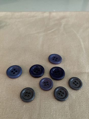 Boutons violet et gris