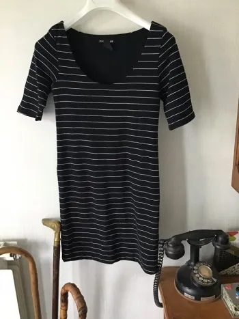 Robe rayée noire et blanche