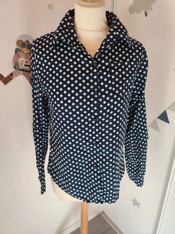 Chemise à pois blanc et bleu marine  taille 38/40 très bon état