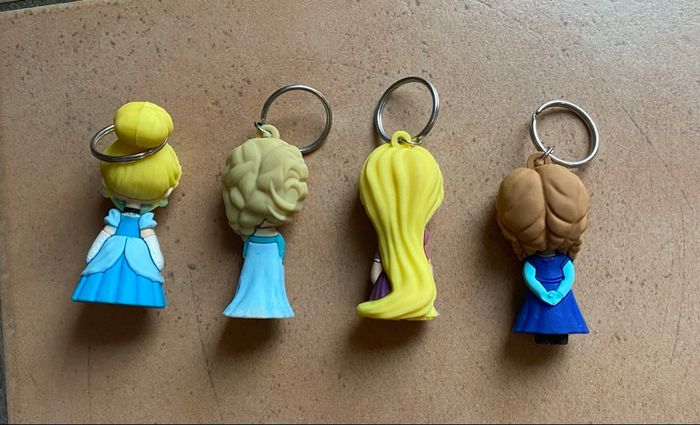 Lot porte clés princesses Disney - photo numéro 2