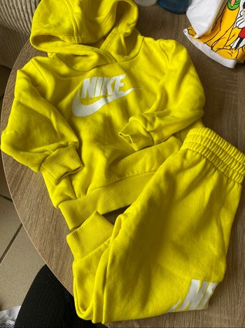 Ensemble jogging nike jaune