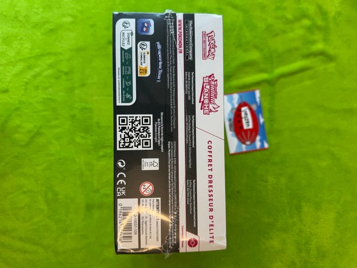 ETB Pokémon EV10.5 Flamme Blanche Neuf et Scellé - photo numéro 5