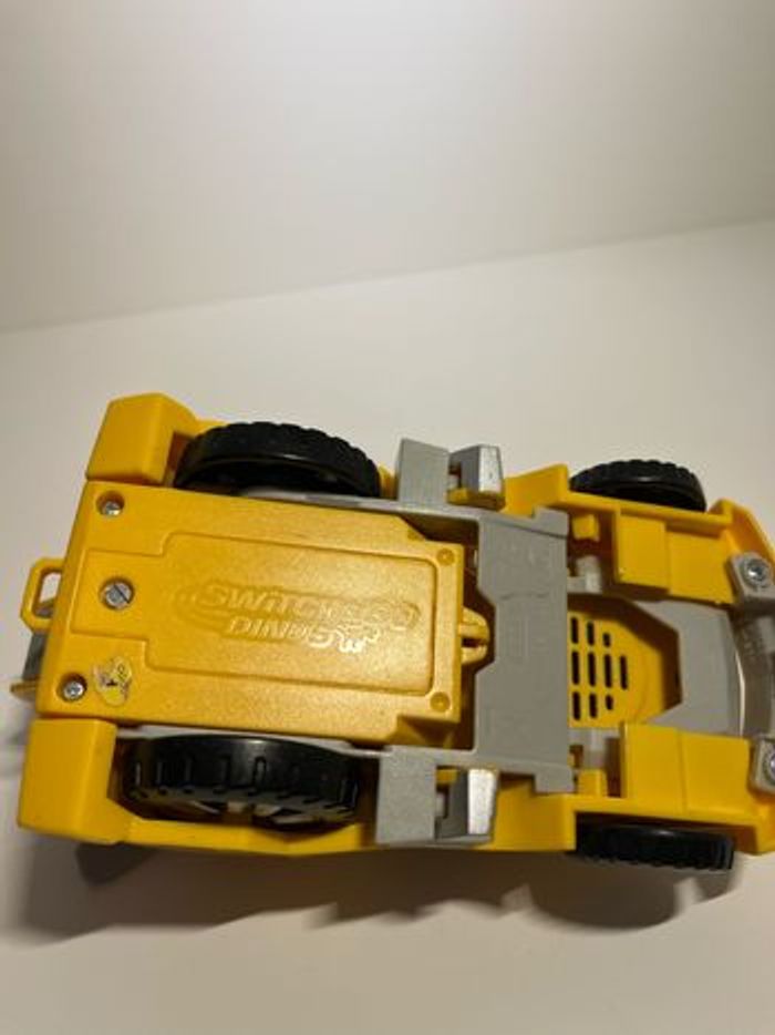 Voiture transformable en Dinosaure - Switch and Go - photo numéro 5