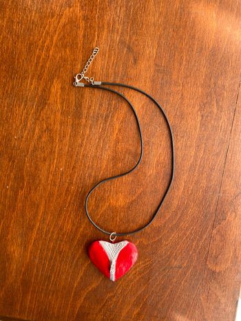 Collier cœur en pâte Fimo.