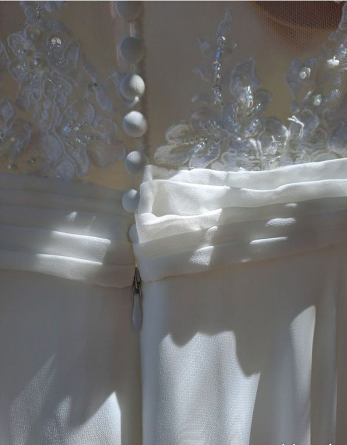 Robe de mariée avec jupon cerceau et voile brodé - photo numéro 4
