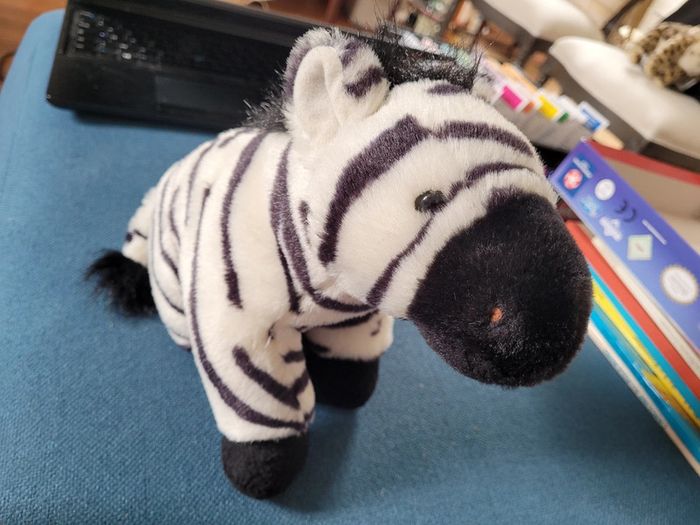 Peluche Zèbre 36cm très doux rayures noir blanc K&M Toys Afrique safari