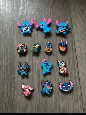 Lot NEUF 13 charms / accessoires Crocs, sabots, chaussons STITCH