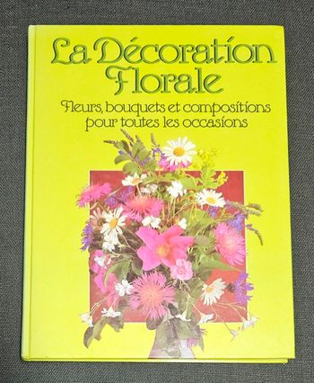 "La décoration florale".
130 pages.
ISBN : 2.7242.2732.8