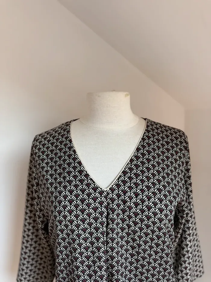 Superbe blouse fluide neuve Rue des Abesses 🌸 T 2 38 40 - photo numéro 2
