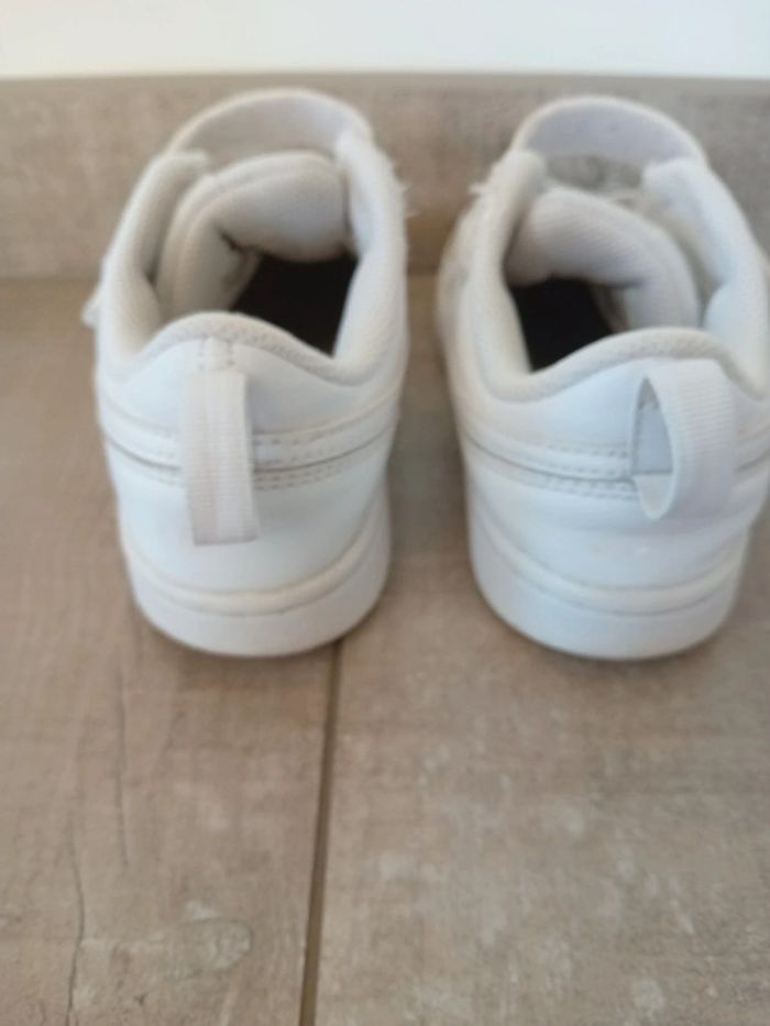 Baskets Nike pointure 33 - photo numéro 4