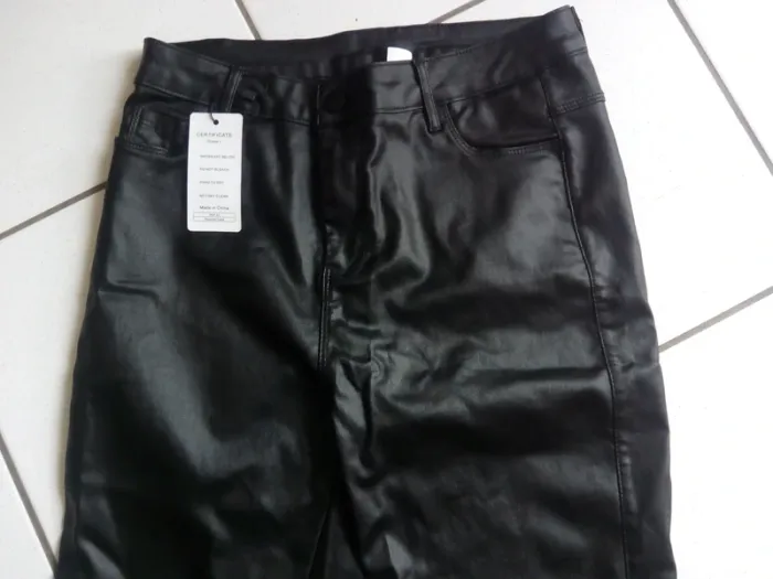 Pantalon en simili cuir noir neuf - photo numéro 4