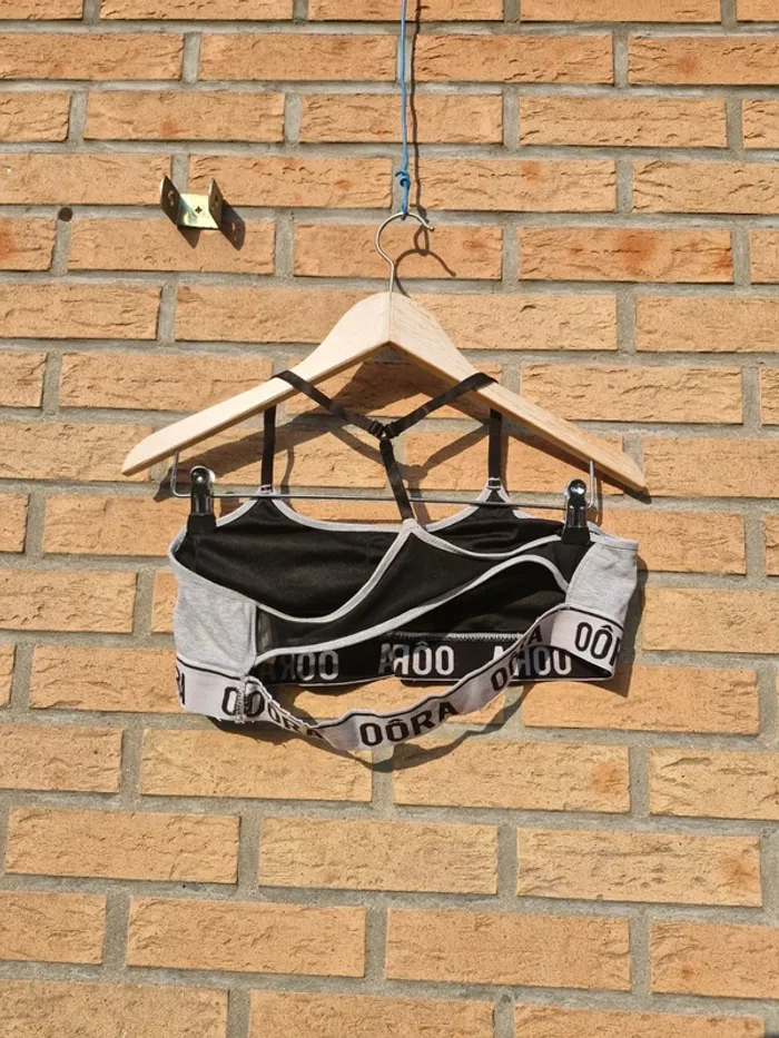 Brassière de sport grise - photo numéro 2