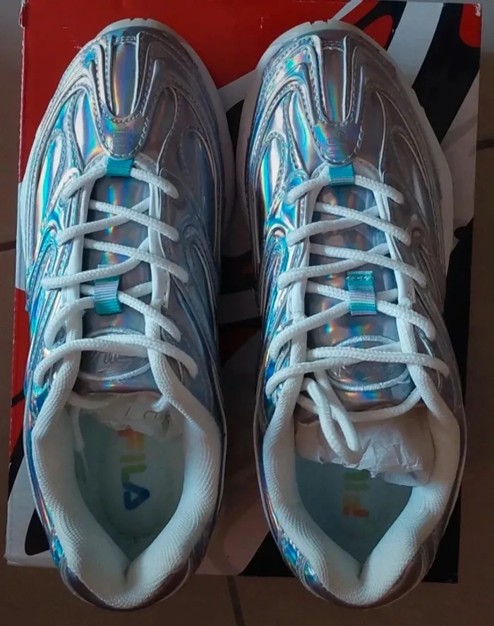 Belles baskets neuves 37 Fila argent - photo numéro 3