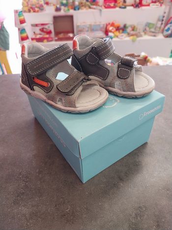 paire de sandales garcon pointure 20