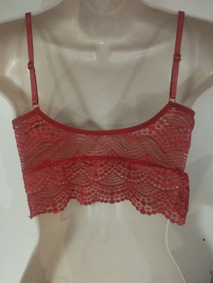 Brassière neuve avec étiquette. Rouge. Taille L - photo numéro 3