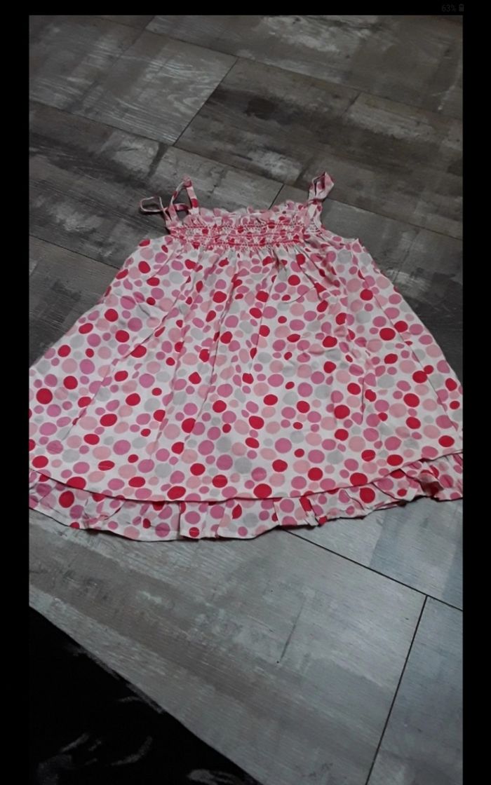 Robe à fine bretelles rose à pois