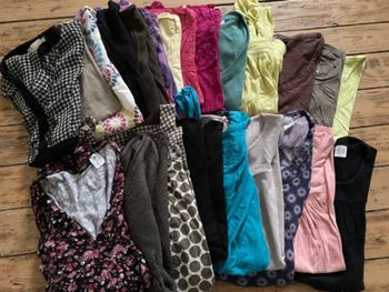 Lot de 23 tee-shirts blouses taille 34 36