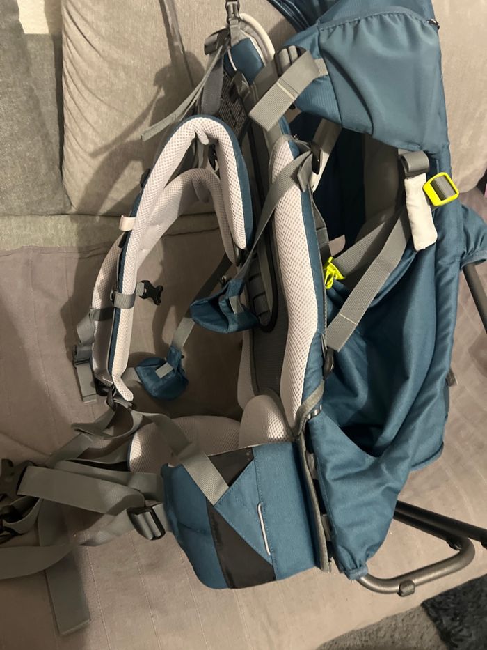 Porte bébé randonnée deuter avec repose pieds - photo numéro 4
