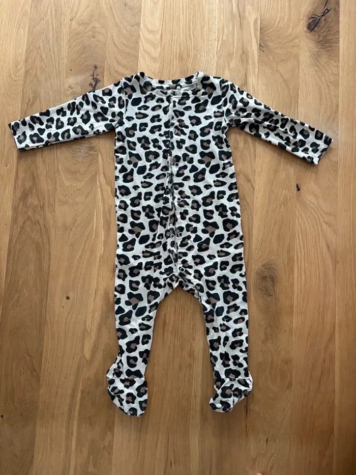 2 pyjamas léopard Name It 9 mois - photo numéro 2