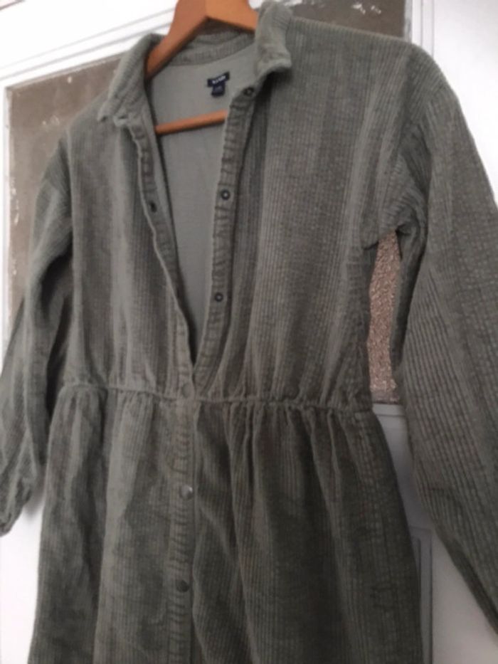 Robe type velour marque kiabi taille 12 ans - photo numéro 6