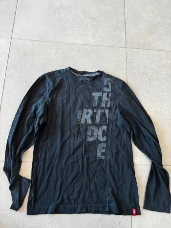 T-shirt à manches longues noir esprit, très bon état, taille M