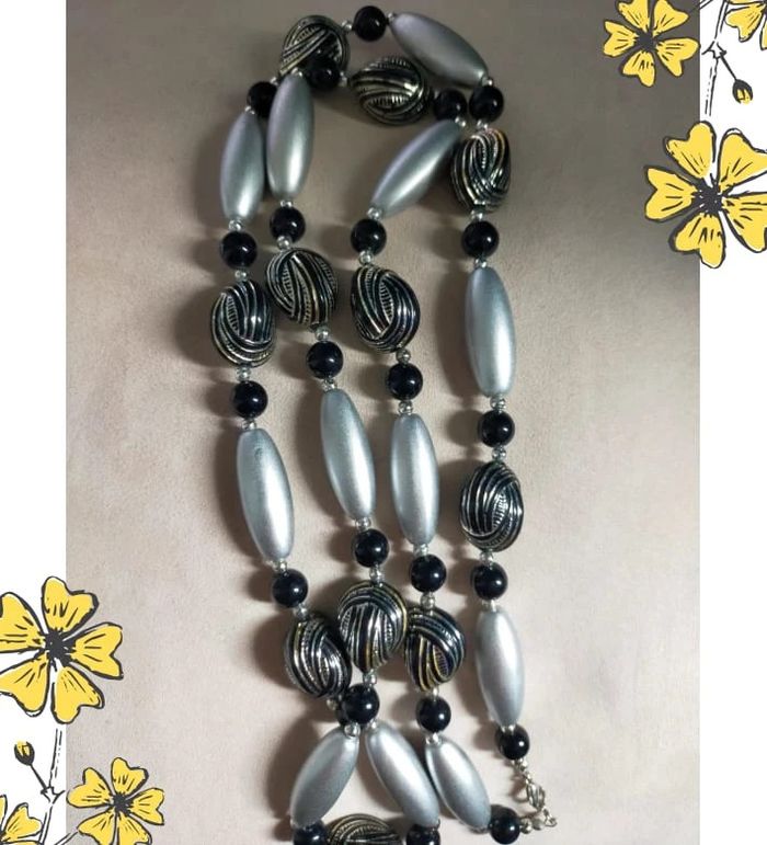 Collier long perles argentées et noires sculptées – Fantaisie élégante - photo numéro 2