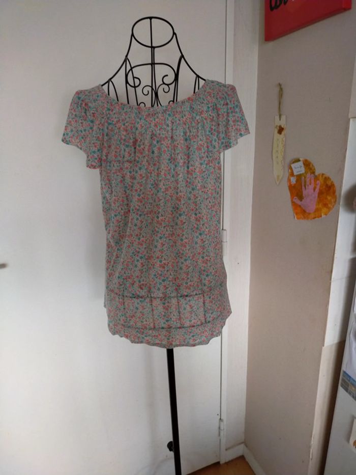 Joli haut fleuri très sympa pour la saison - photo numéro 6