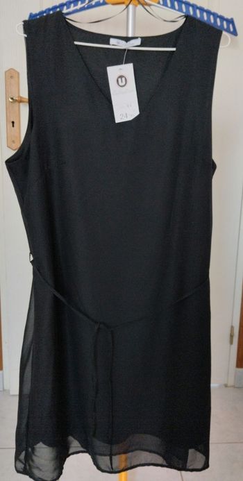 Robe noire sans manche