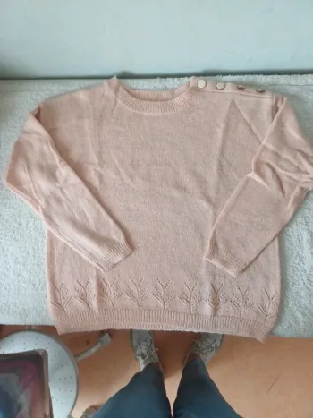 Pull rose poudré à filaments dorés