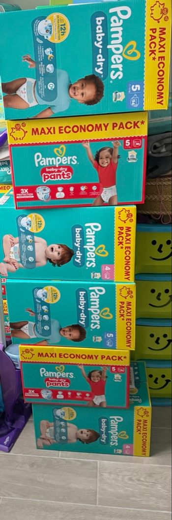 Cartons de couches Pampers différentes tailles neufs
