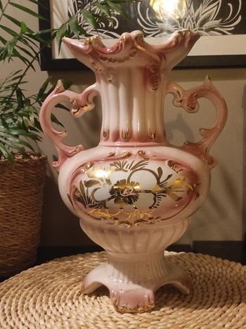 Ancien vase amphore rose