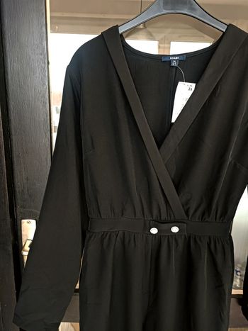 Combinaison noire cintrée avec bijoux à la taille Kiabi Taille 38 Neuf avec étiquette