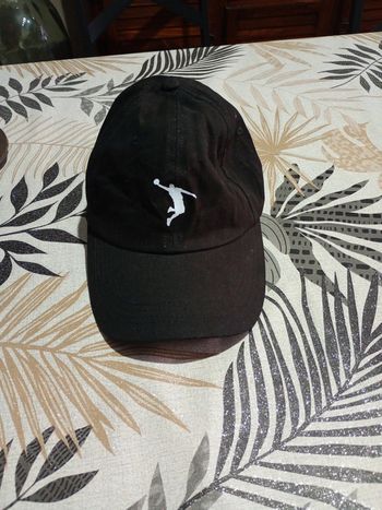 Casquette noire basket Shein