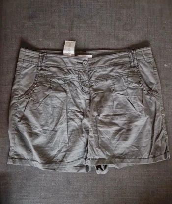 Short femme coton gris