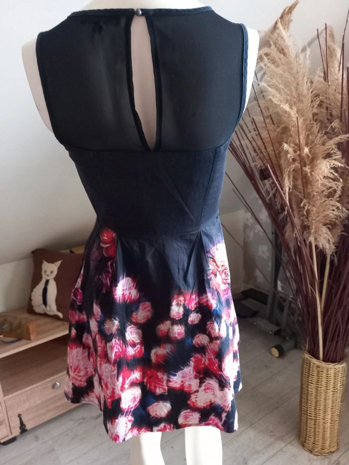 Jolie robe imprimée taille 36 - photo numéro 2