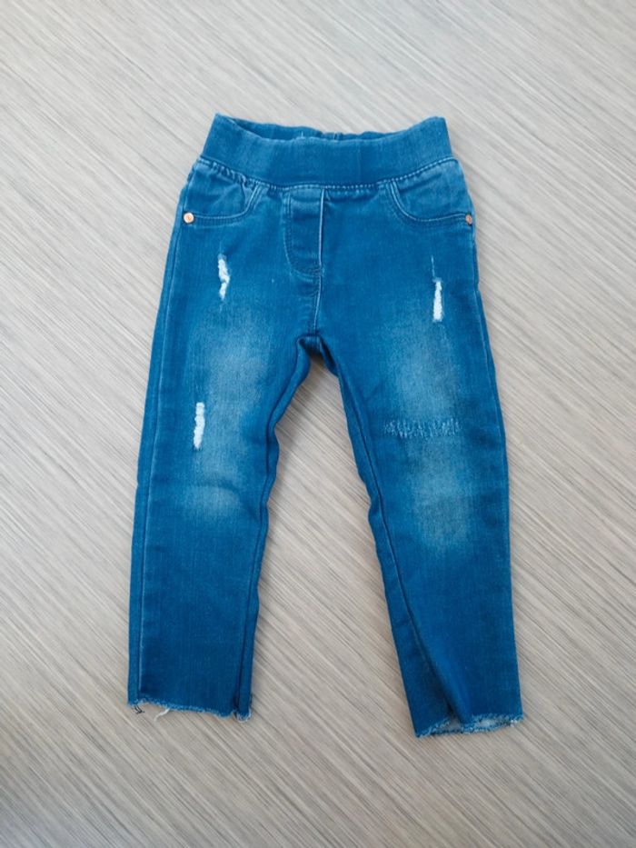 Jean fille taille 24 mois