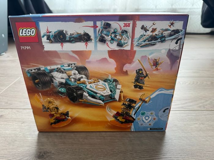 Lego Ninjago la Voiture de Course Spinjitzu : Le Pouvoir du Dragon de Zane - photo numéro 3