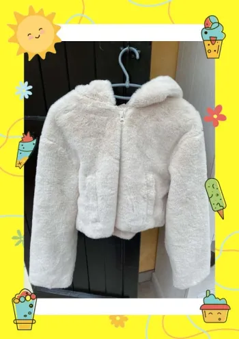Veste à capuche courte fausse fourrure asos