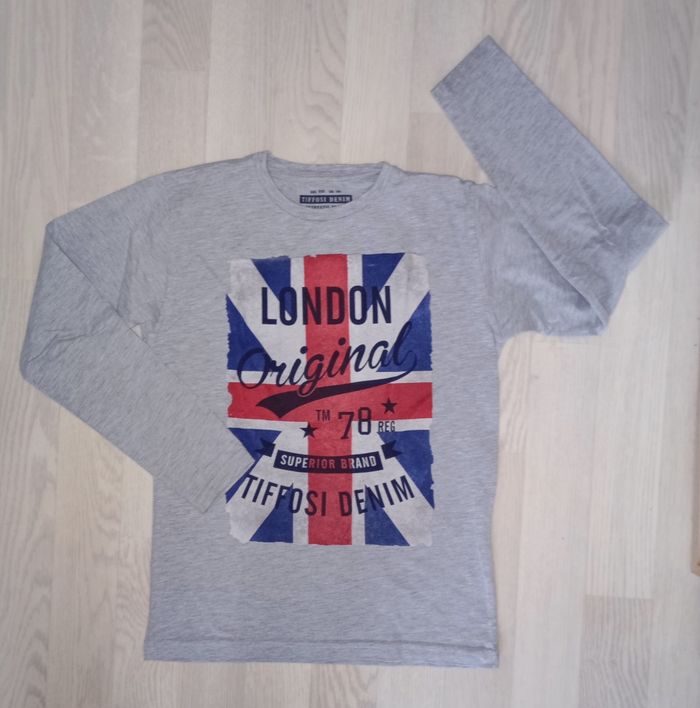 Tee-shirt gris chiné clair motif Londres Tiffosi Denim 
T. 9-10 cm